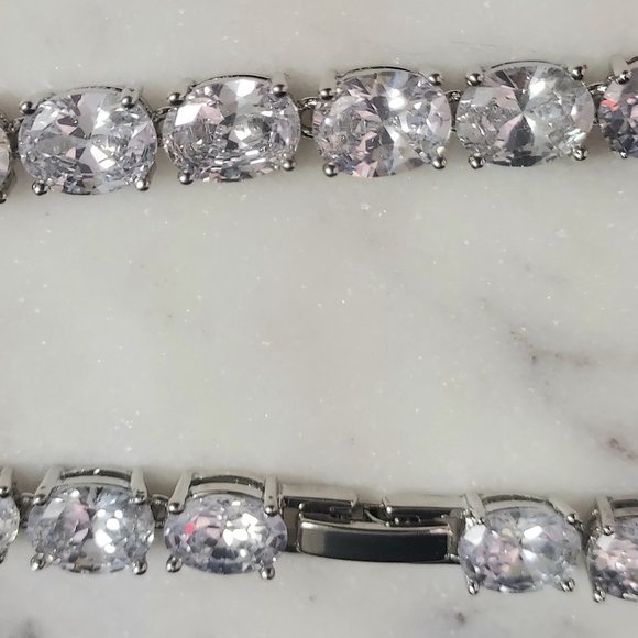 NEW Oval cut crystal bracelet - Picture 5 of 6